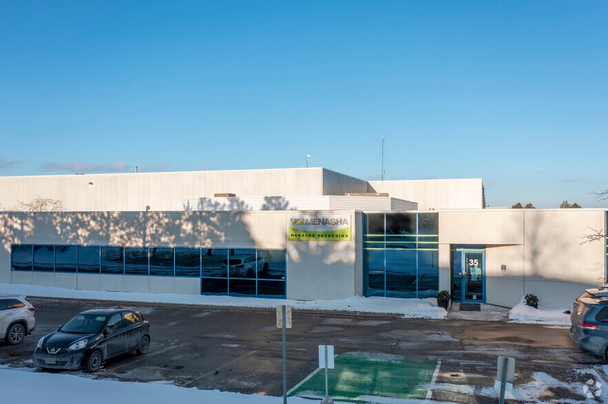 35 Precidio Ct, Brampton, ON for sale - Building Photo - Image 3 of 12