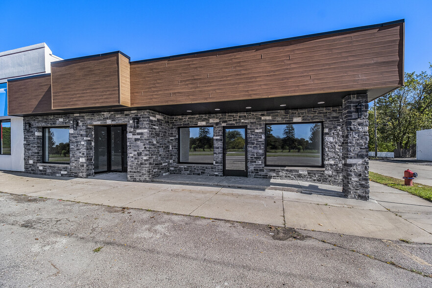 30100 Woodward Ave, Royal Oak, MI for lease - Building Photo - Image 1 of 15