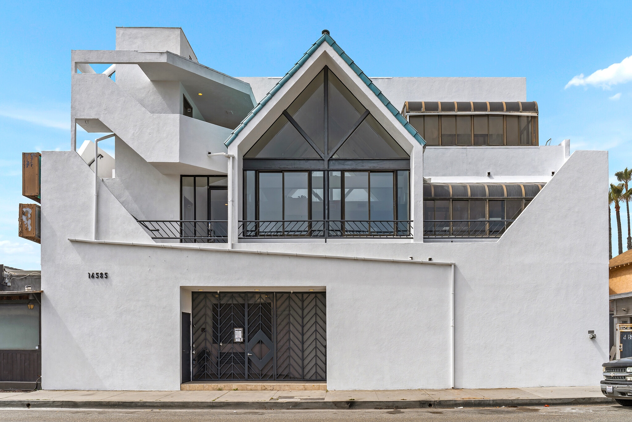 16585 Pacific Coast Hwy, Sunset Beach, CA for lease Primary Photo- Image 1 of 20