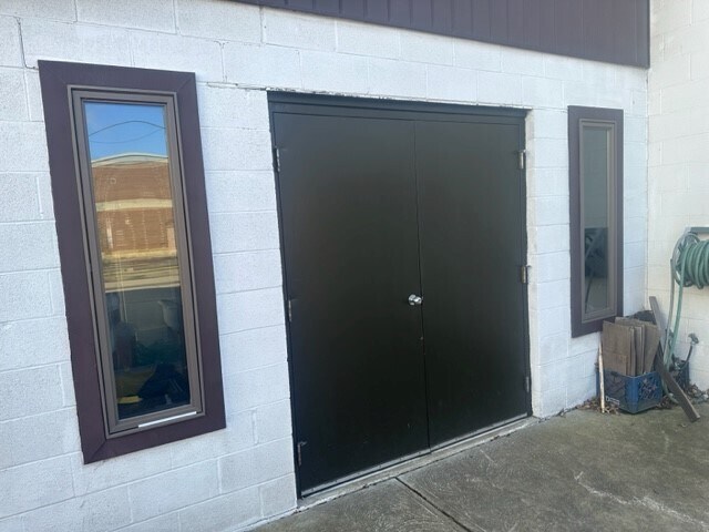 232 Front St, Berea, OH à vendre - Photo du bâtiment - Image 3 de 10