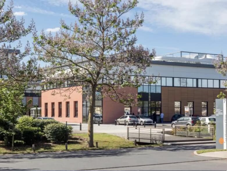 Flex in Villeneuve-la-Garenne for lease - Building Photo - Image 3 of 3