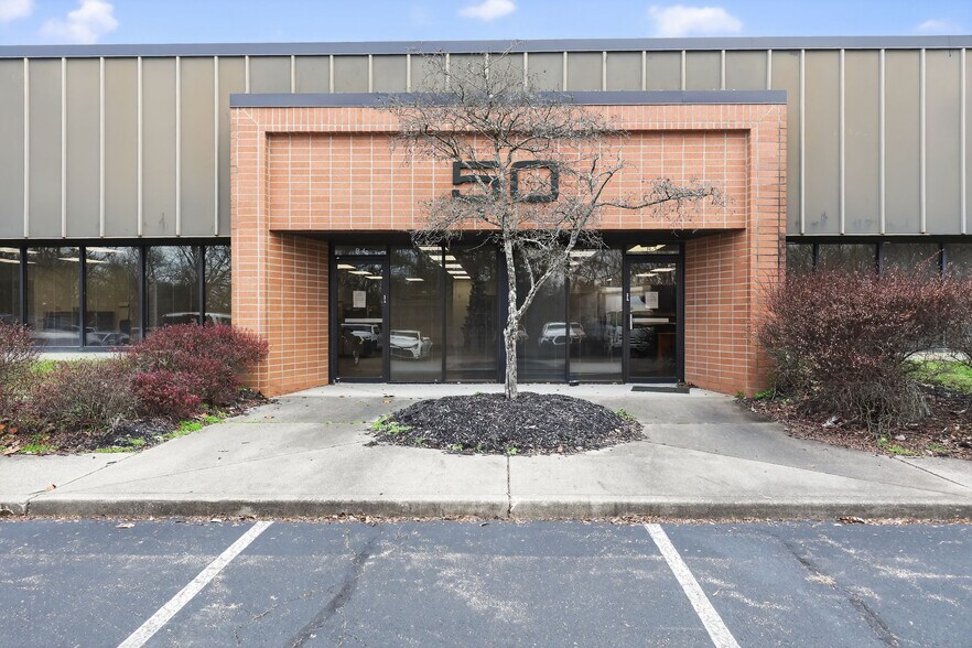 50 W TechneCenter Dr, Milford, OH à louer - Photo du bâtiment - Image 2 de 2