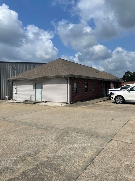 2906 E Napoleon St, Sulphur, LA for lease - Primary Photo - Image 1 of 18