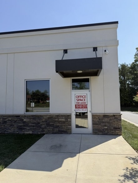 301 Gristmill Dr, Forest, VA for lease - Building Photo - Image 2 of 6