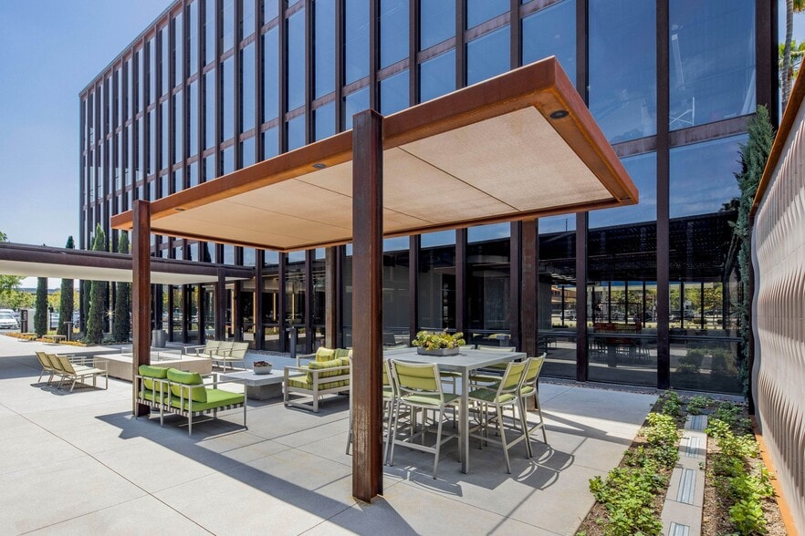 18600 MacArthur Blvd, Irvine, CA for lease - Building Photo - Image 3 of 9