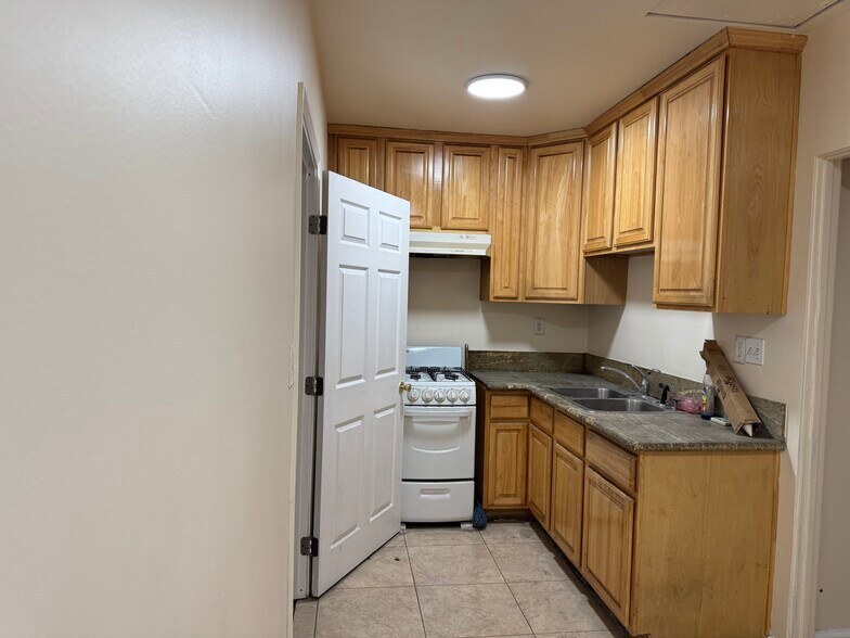 1265 16th St, Los Angeles, CA à vendre - Photo du bâtiment - Image 3 de 8