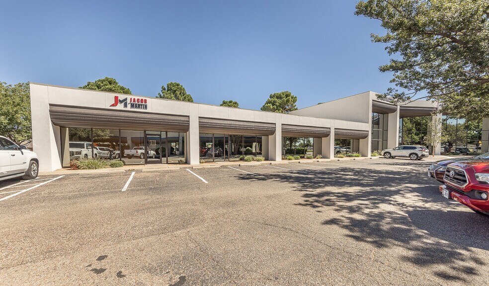 4920 S Loop 289, Lubbock, TX à louer - Photo du bâtiment - Image 2 de 27