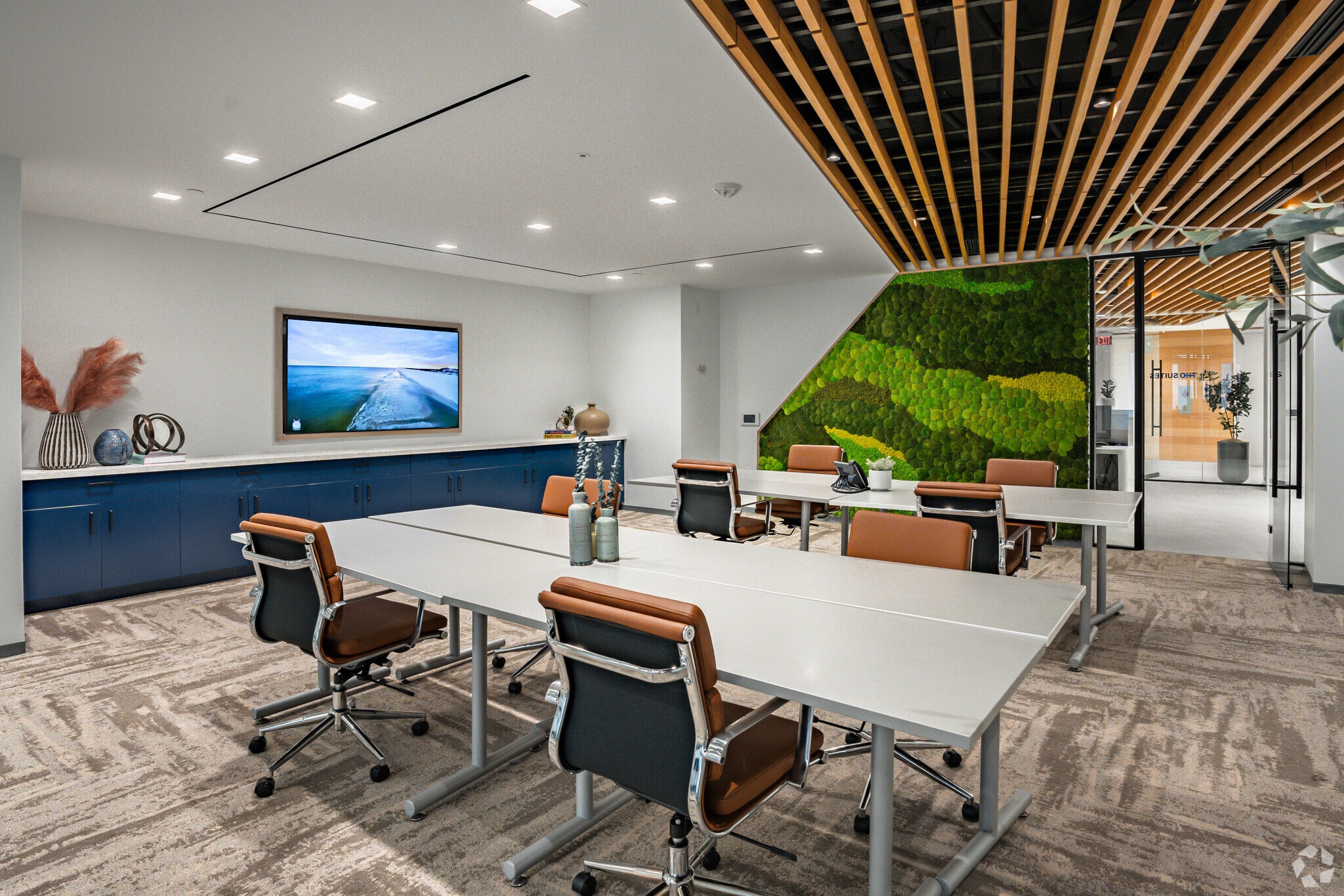 1550 Wilson Blvd, Arlington, VA for lease Interior Photo- Image 1 of 8