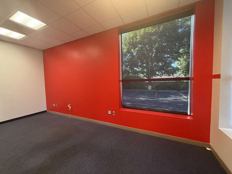 1455-1465 S Reynolds Rd, Toledo, OH for lease - Interior Photo - Image 3 of 7