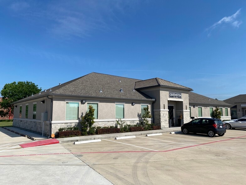 12243 Queenston Blvd, Houston, TX for sale - Building Photo - Image 2 of 6