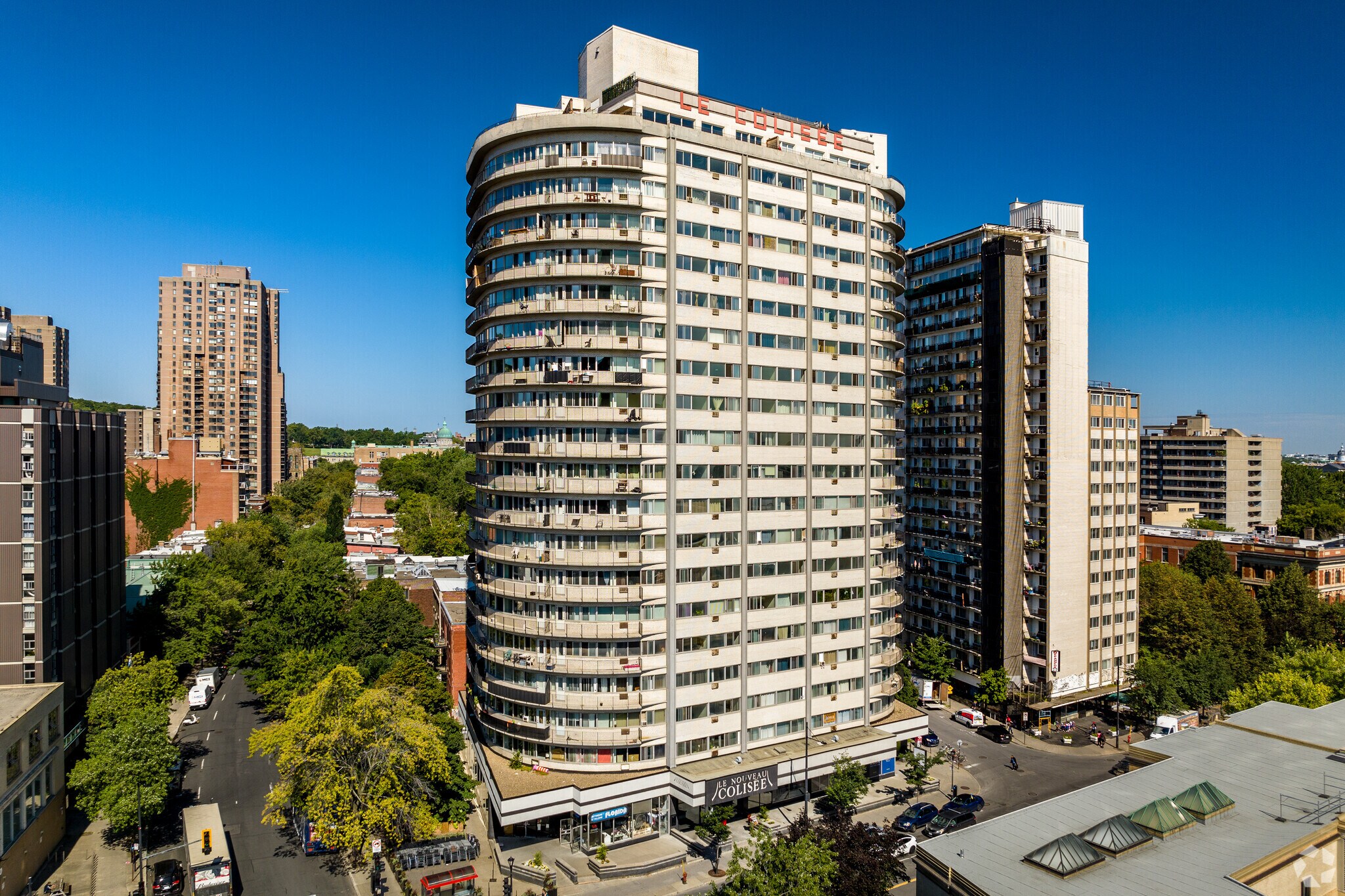 235 Rue Sherbrooke O, Montréal, QC for sale Primary Photo- Image 1 of 1