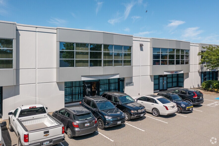 4320 Viking Way, Richmond, BC à louer - Photo du bâtiment - Image 3 de 4