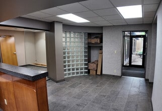 4430 W Crossroads Pl, Sioux Falls, SD for lease Interior Photo- Image 2 of 7