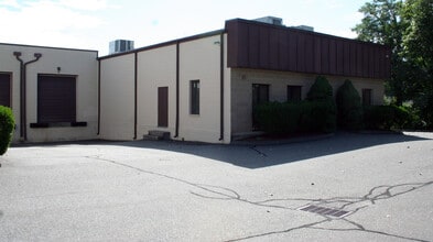 107-109 Research Dr, Milford, CT à louer Photo intérieure- Image 1 de 2