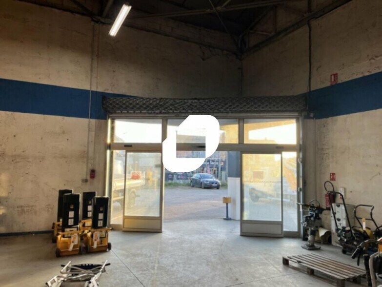 Flex in Vaulx-en-Velin for lease - Building Photo - Image 2 of 11