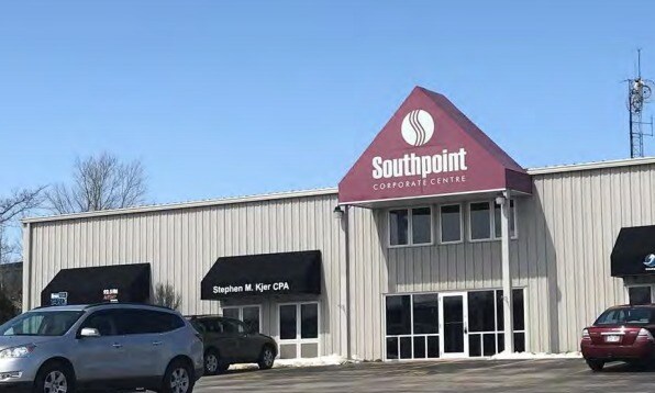 Plus de détails pour 2410 S Main St, West Bend, WI - Bureau, Bureau/Commerce de détail à louer