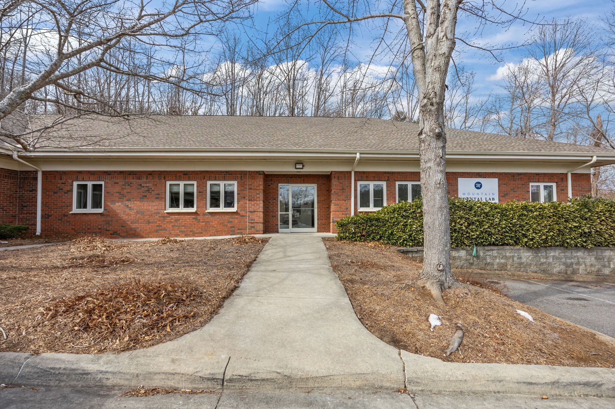 9 Walden Ridge Dr, Asheville, NC for lease Building Photo- Image 1 of 38