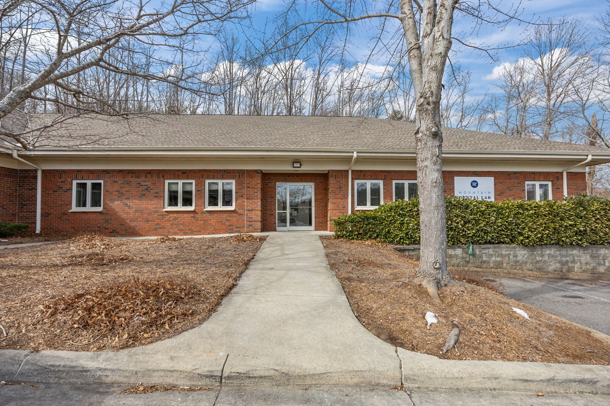 9 Walden Ridge Dr, Asheville, NC à louer Photo du bâtiment- Image 1 de 38