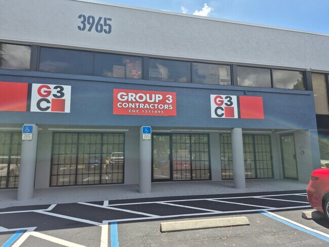 Plus de détails pour 3965 Investment Ln, West Palm Beach, FL - Local d'activités à louer