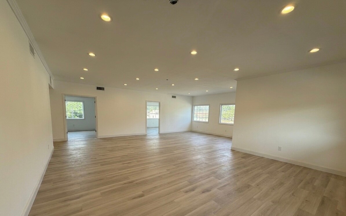 5835 Post Rd, East Greenwich, RI for lease Building Photo- Image 1 of 12