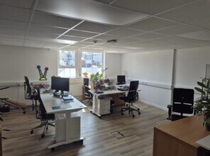 34 Medina Rd, Cowes for lease Interior Photo- Image 2 of 4