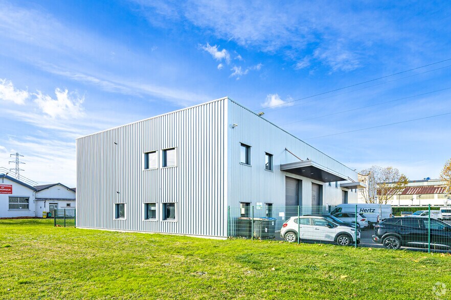 1 Avenue B Cité Berliet, Saint-Priest for lease - Building Photo - Image 2 of 7
