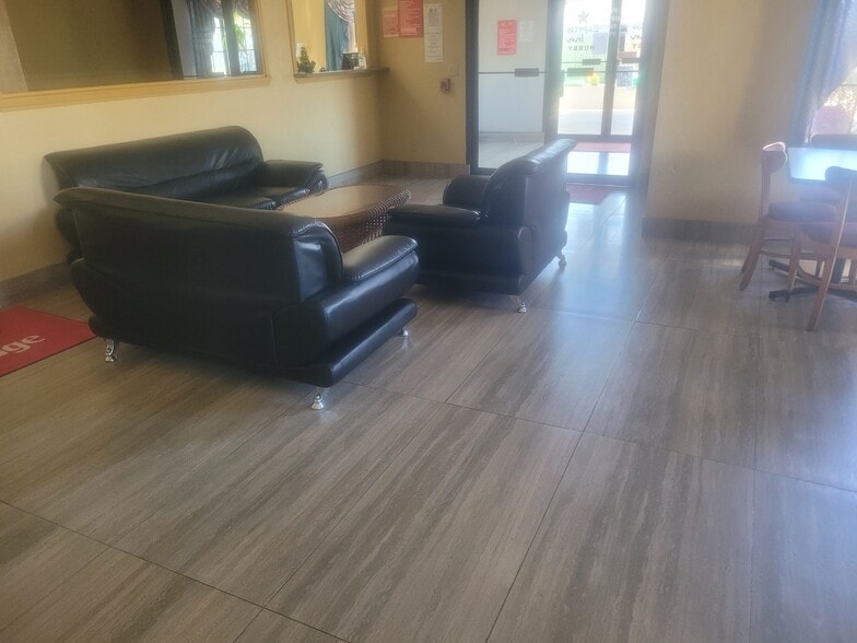 9000 Airport Blvd, Houston, TX for sale - Building Photo - Image 3 of 13