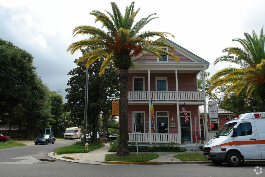 218 Ash St, Fernandina Beach, FL for lease - Building Photo - Image 2 of 108