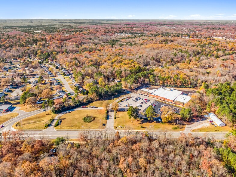 15700-15702 Jefferson Davis Hwy, Colonial Heights, VA à vendre - Photo du bâtiment - Image 1 de 5