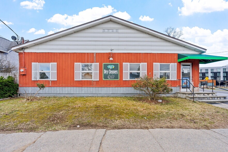 48 Lincoln Ave, Saratoga Springs, NY for sale - Building Photo - Image 2 of 16