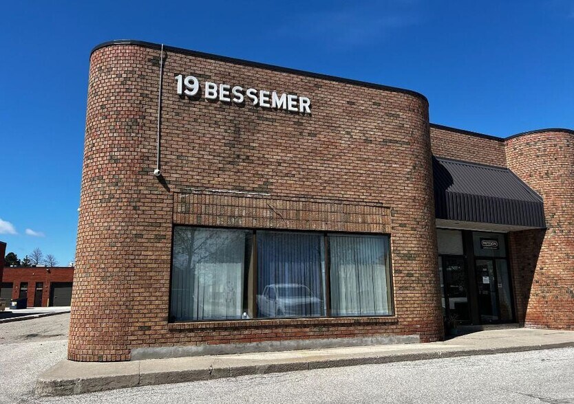 19 Bessemer Ct, Concord, ON à vendre - Photo du bâtiment - Image 1 de 1