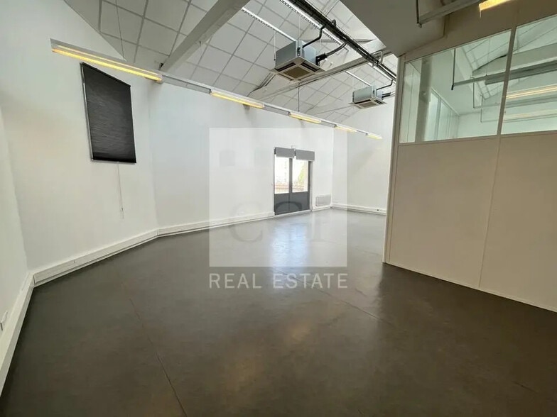 Office in Lyon for lease - Interior Photo - Image 3 of 9