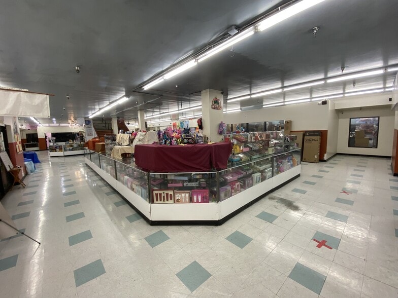 10933 Main St, El Monte, CA for lease - Interior Photo - Image 2 of 9