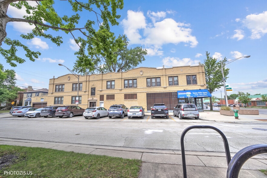 6533 W North Ave, Oak Park, IL à vendre - Photo du bâtiment - Image 3 de 30
