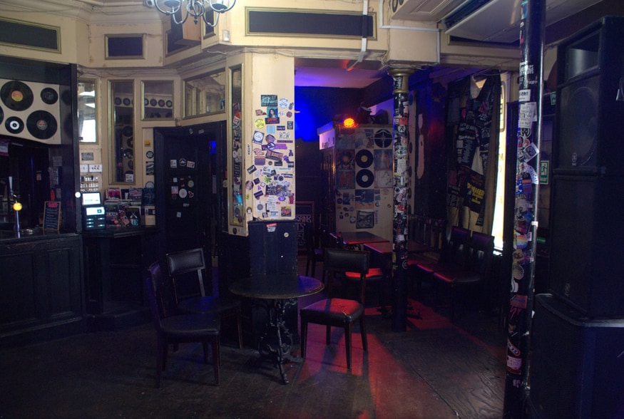 Malden Rd, London for sale - Interior Photo - Image 3 of 7