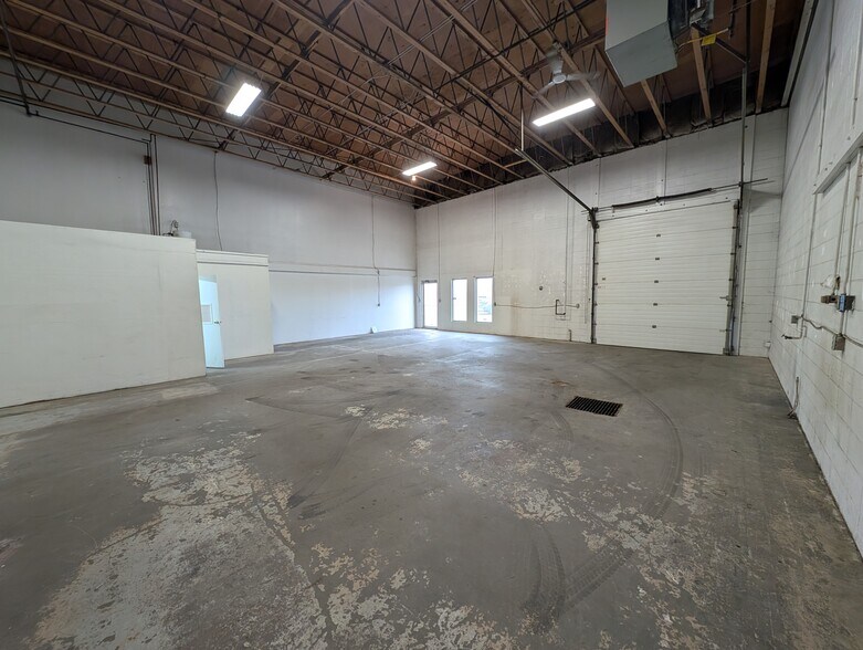 13177 159 St NW, Edmonton, AB à vendre - Photo du bâtiment - Image 2 de 6