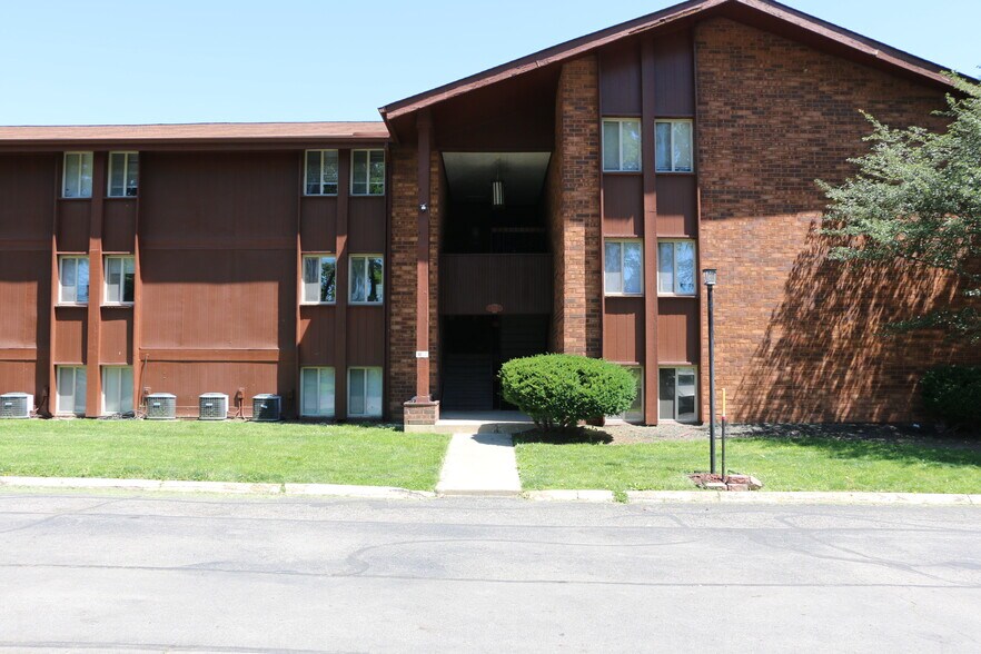 4443-4445 Mobile Dr, Columbus, OH à vendre - Photo du bâtiment - Image 3 de 12