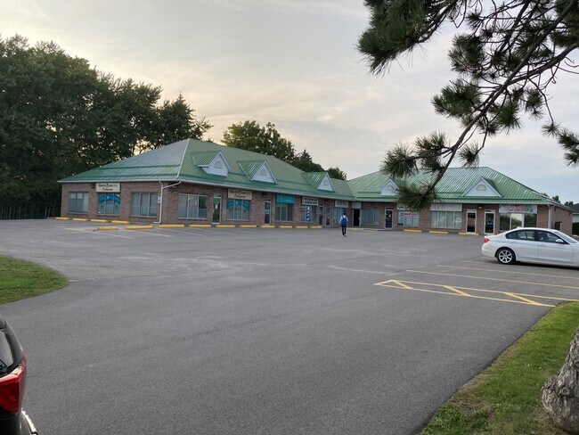 Plus de détails pour 600 Dundas St E, Belleville, ON - Commerce de détail à vendre
