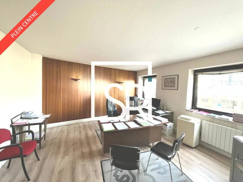 Bureau dans Clermont-Ferrand à vendre - Photo du bâtiment - Image 2 de 10