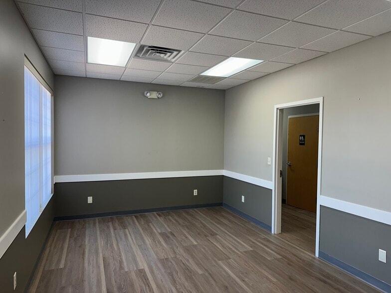 2130 Forest Hills Rd W, Wilson, NC for lease - Interior Photo - Image 2 of 6