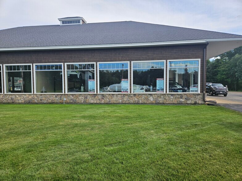 28 Weirs Rd, Gilford, NH à louer - Photo du bâtiment - Image 3 de 19