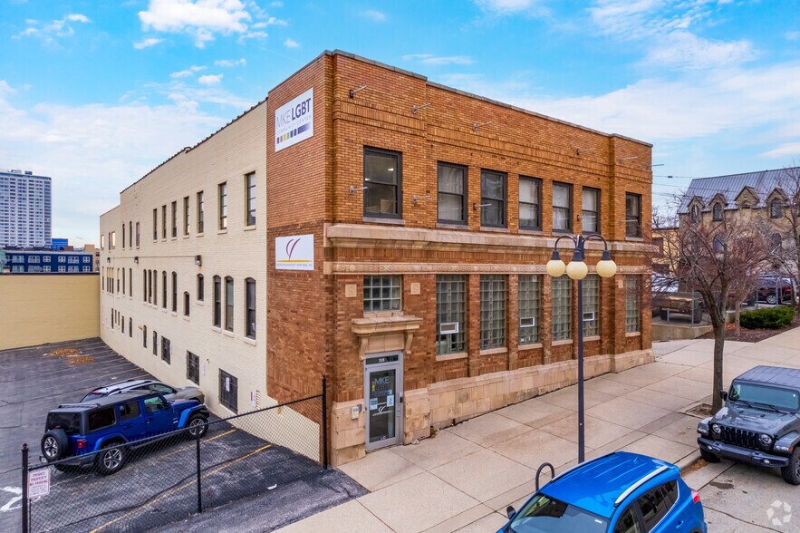 315 W Court St, Milwaukee, WI à louer - Photo du bâtiment - Image 1 de 7