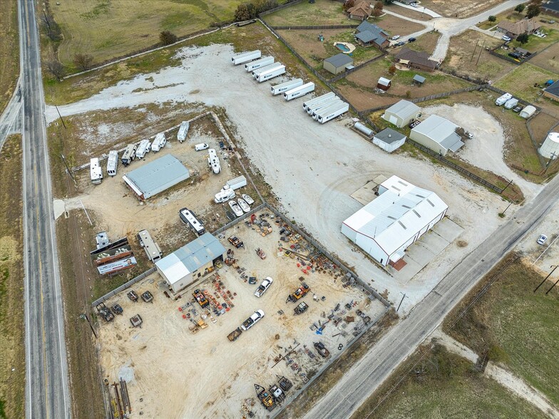 707 S Wickham St, Alvord, TX for lease - Building Photo - Image 2 of 33