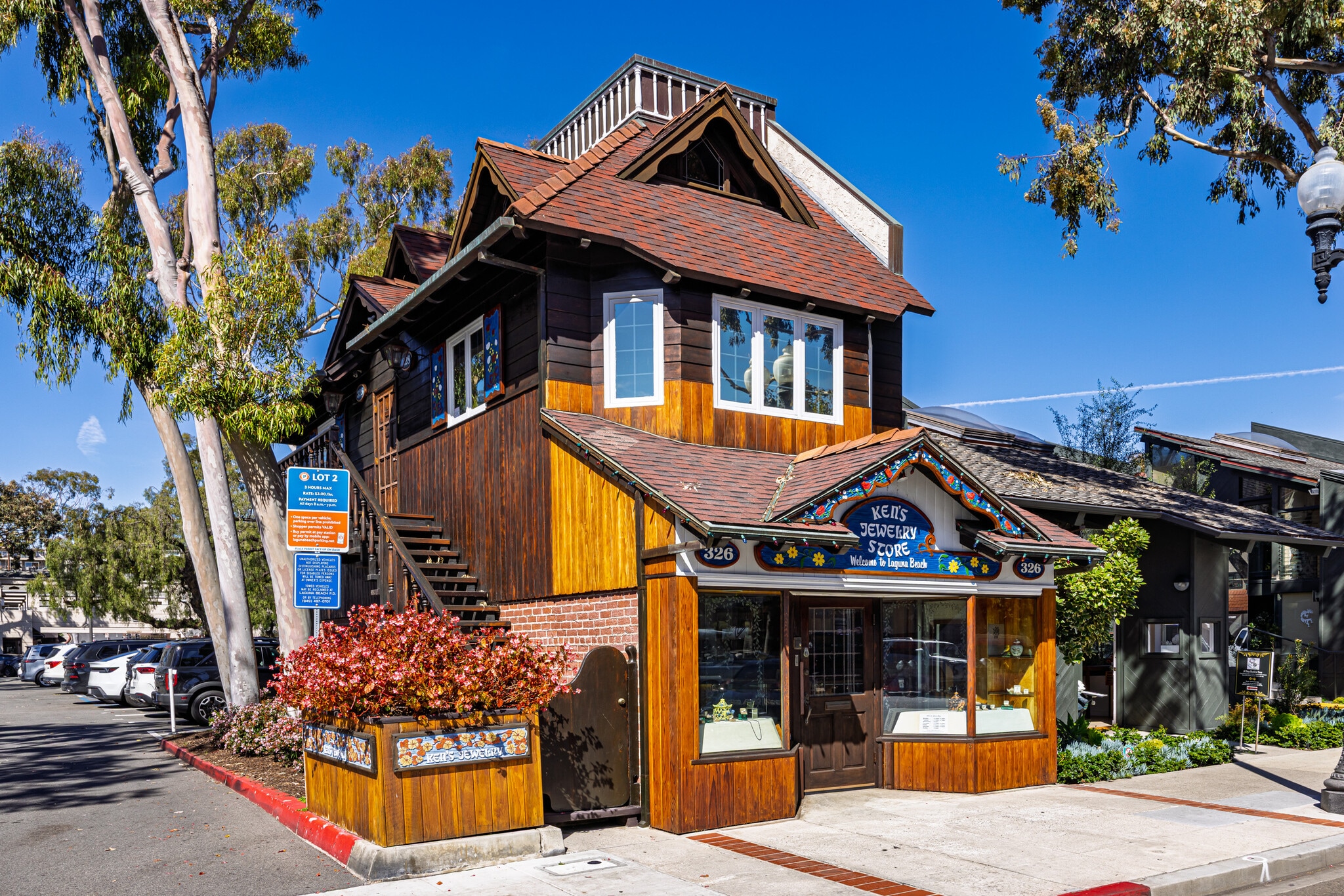 326 Forest Ave, Laguna Beach, CA for sale Primary Photo- Image 1 of 19