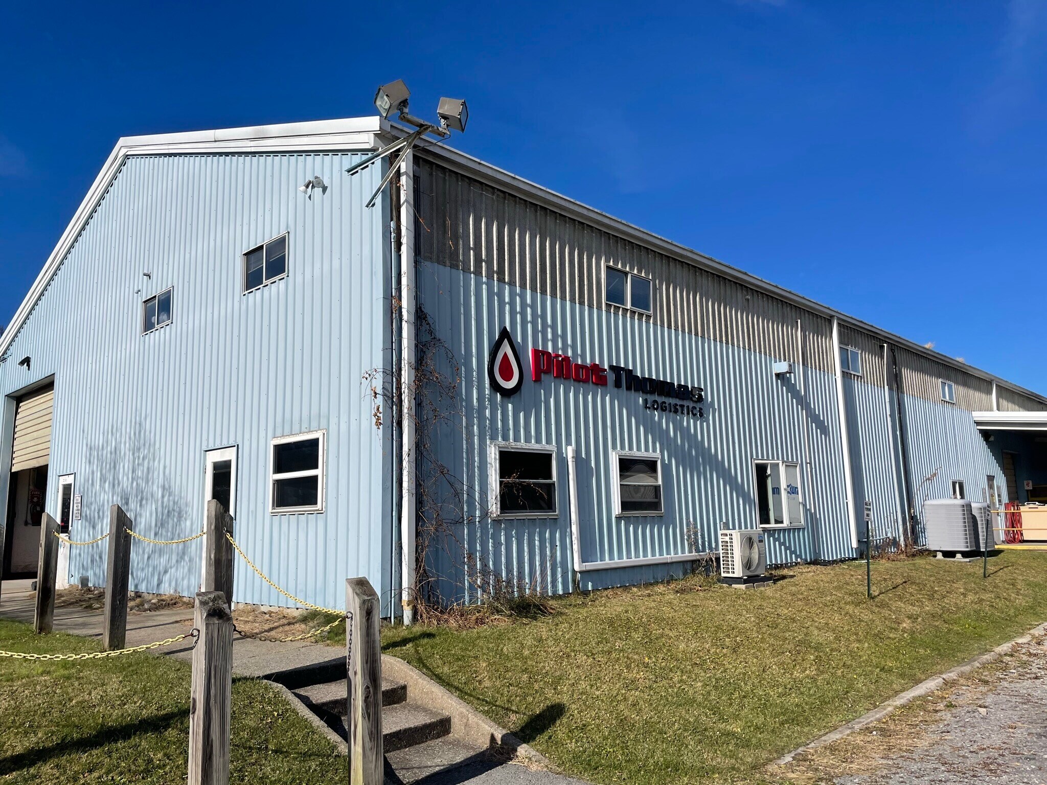Portefeuille de 2 propriétés à vendre sur LoopNet.ca Photo principale- Image 1 de 2