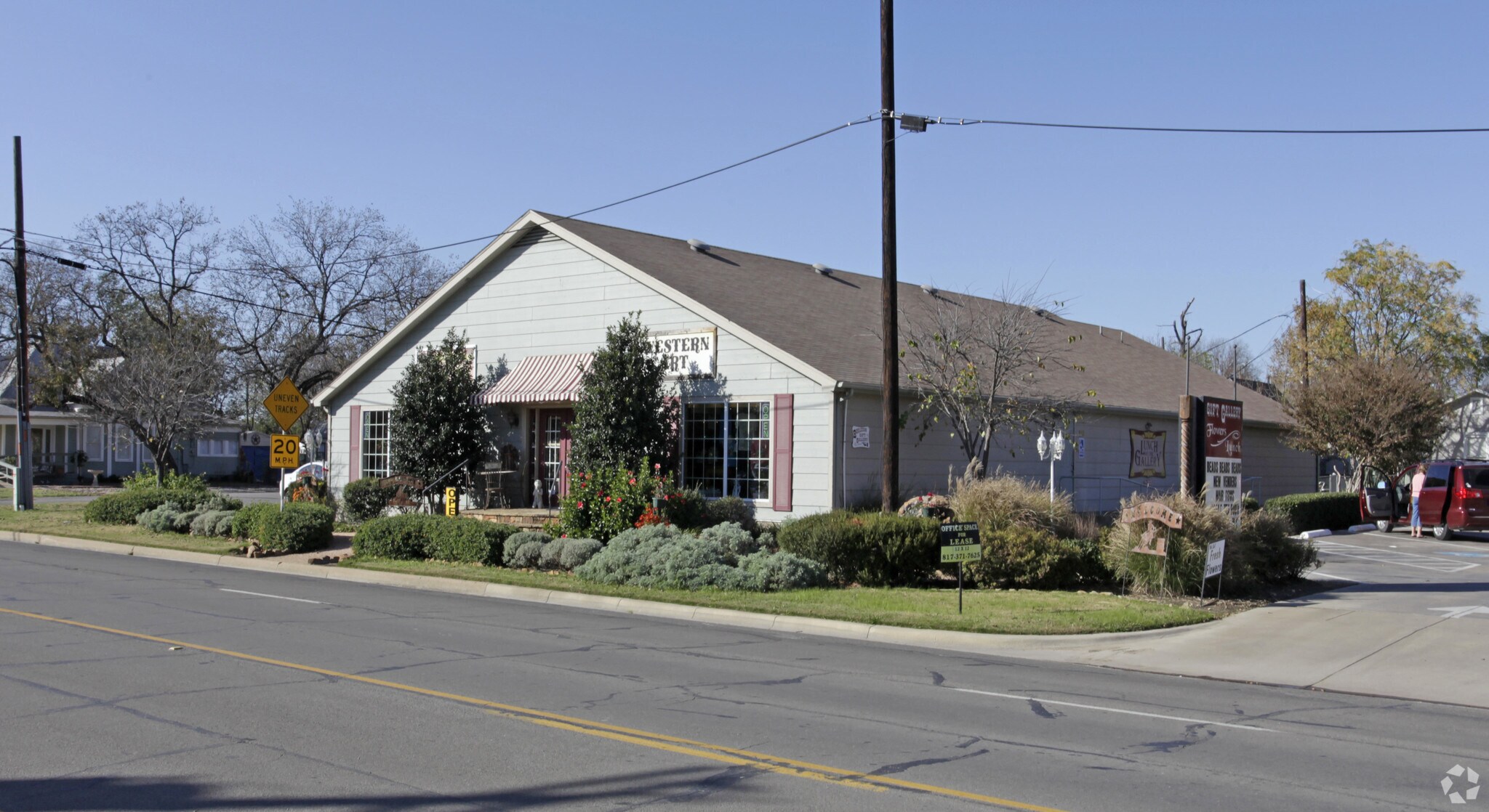 108 S Dobson St, Burleson, TX à louer Photo principale- Image 1 de 6