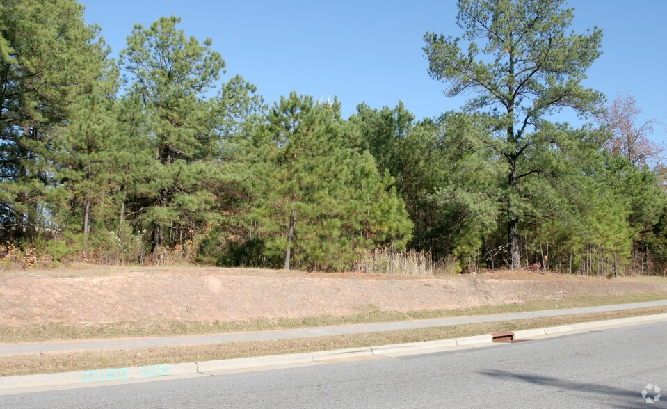 5422 Page Rd, Durham, NC à vendre - Photo du bâtiment - Image 2 de 2