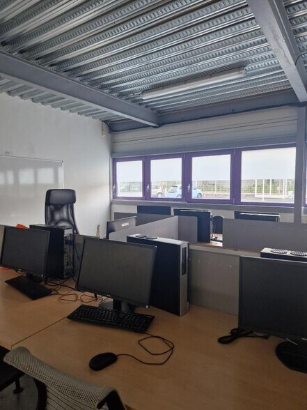Office in Taverny for lease - Building Photo - Image 3 of 13