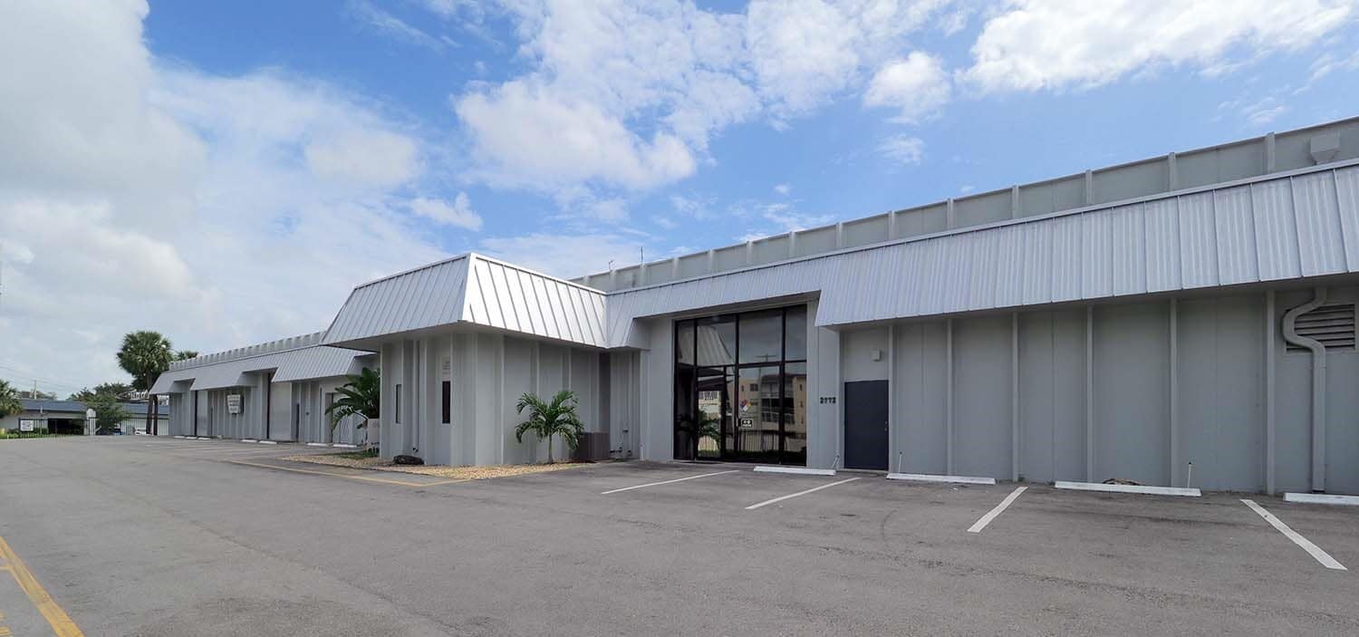 2696 NW 31st Ave, Lauderdale Lakes, FL for lease Building Photo- Image 1 of 2