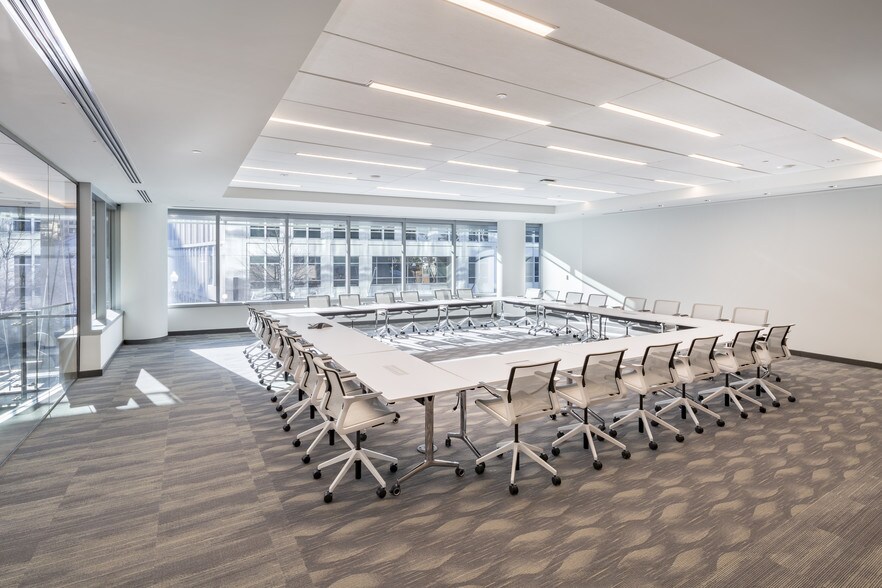 2311 Wilson Blvd, Arlington, VA à louer - Photo intérieure - Image 2 de 17